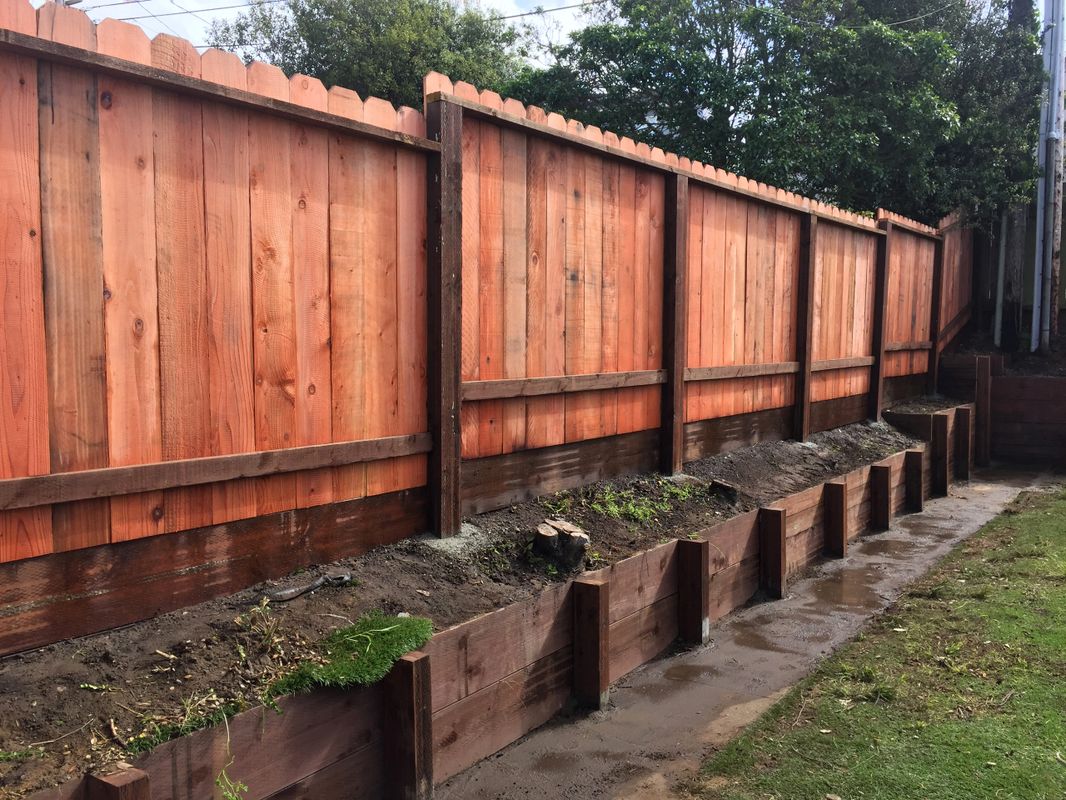 Dog ear wood privacy fence