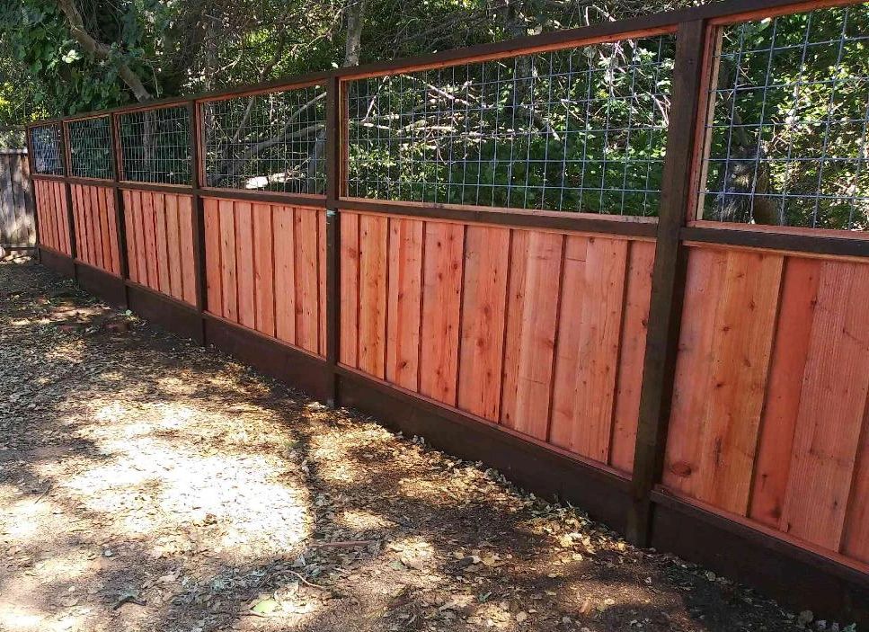 Cedar fence with wire mesh top