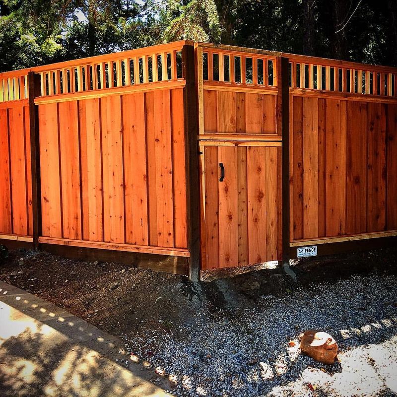 Wood fence with lattice top